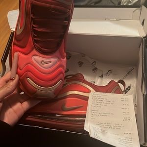 Worn once looks brand new !! Still have the receipt size 6, Nike air max 720